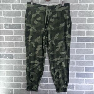 Lululemon green camo jogger leggings size 14